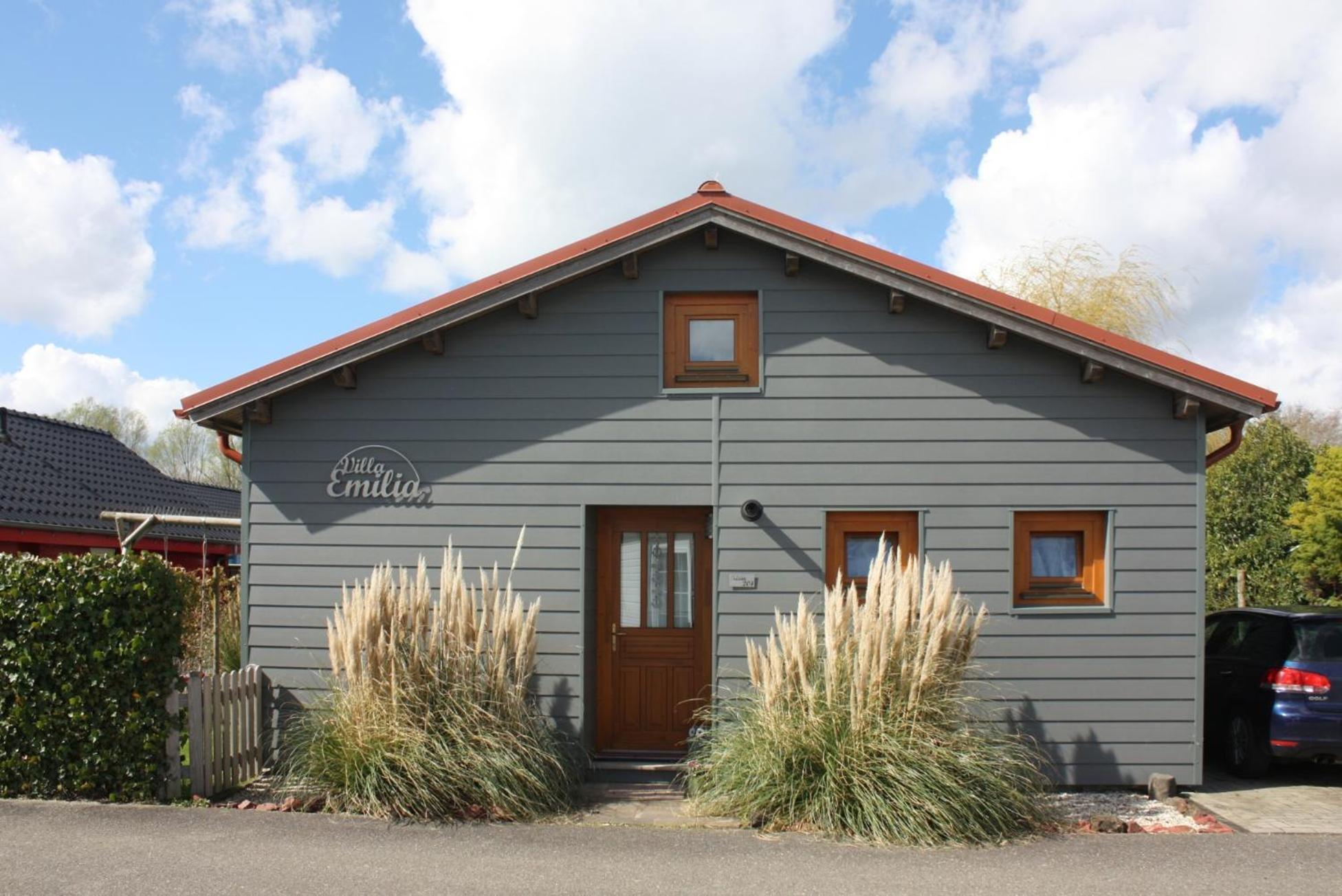 Villa Emilia - Gemuetliches Kinderfreundliches Blockhaus Mit Umzaeuntem Garten Sint Annaland Esterno foto