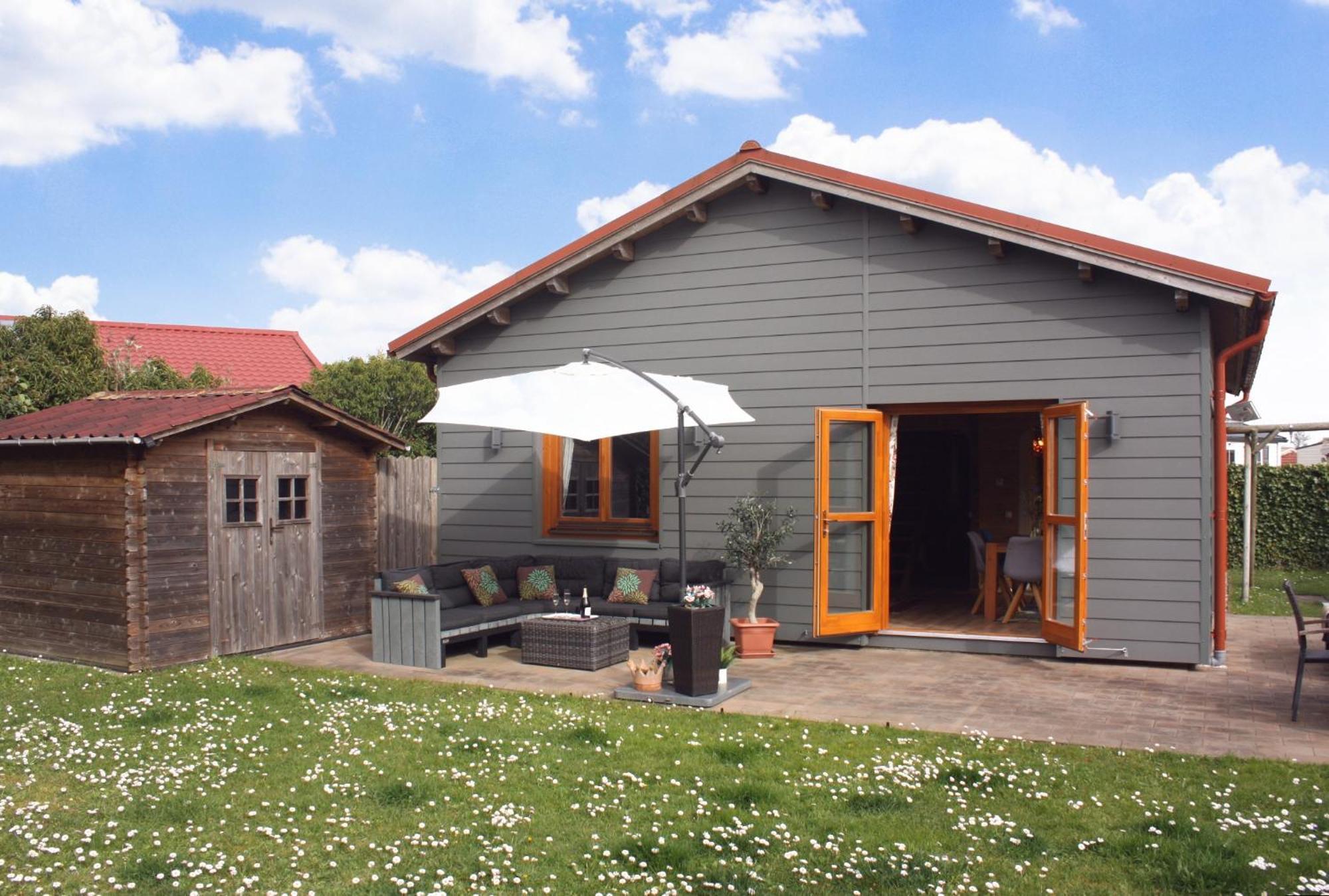 Villa Emilia - Gemuetliches Kinderfreundliches Blockhaus Mit Umzaeuntem Garten Sint Annaland Esterno foto